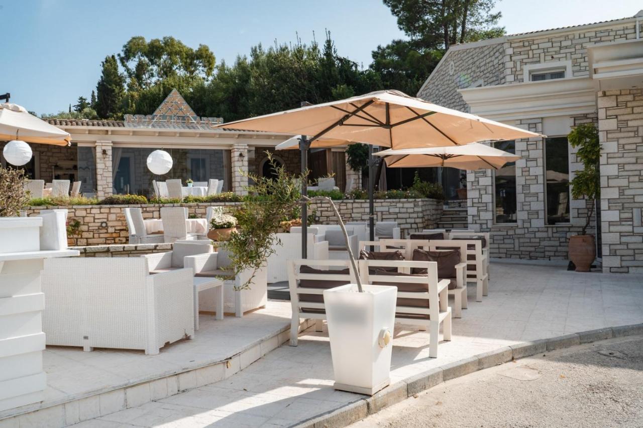 Neptune Sea House - Beachfront Agios Spyridon  Esterno foto