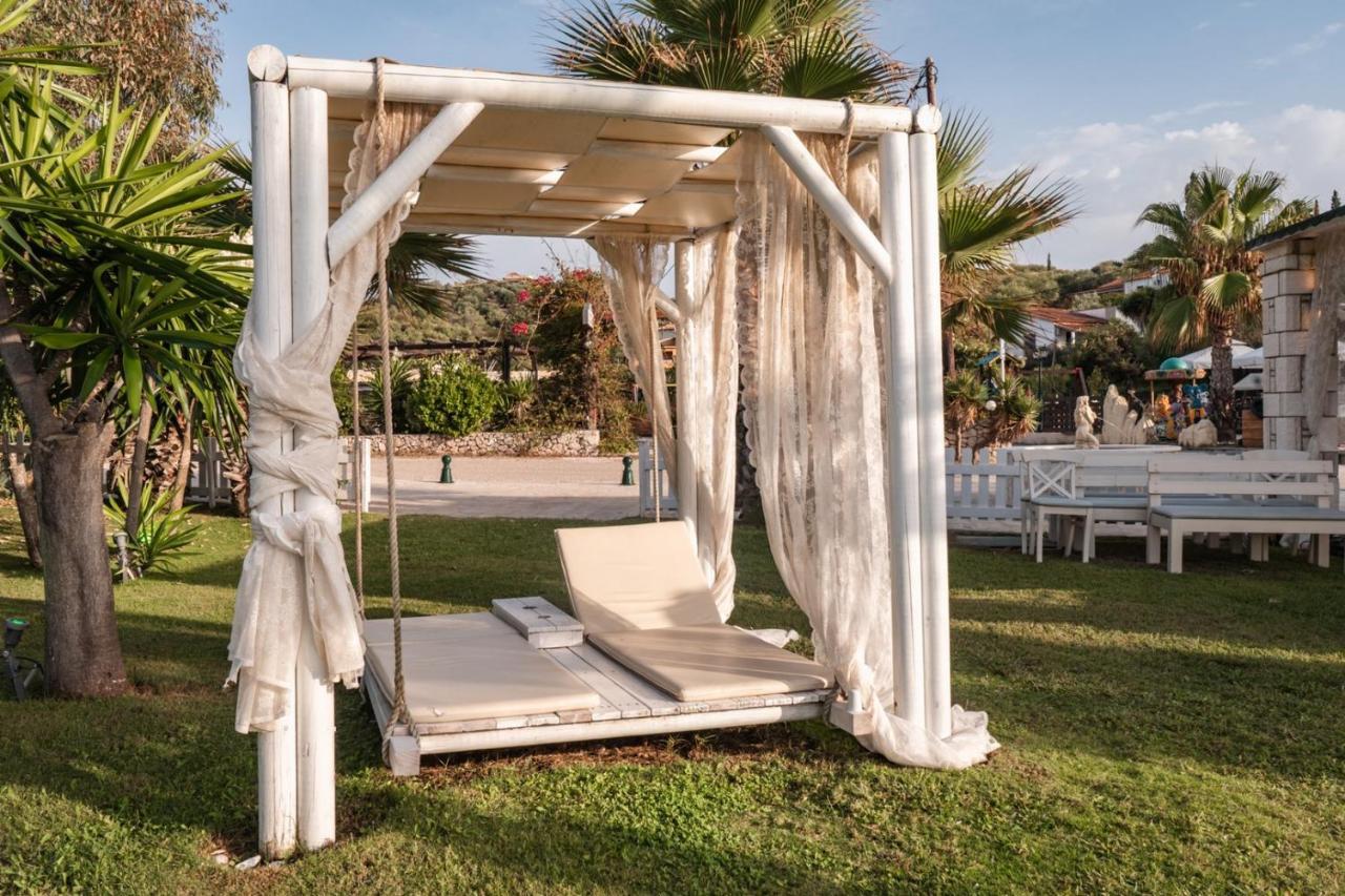 Neptune Sea House - Beachfront Agios Spyridon  Esterno foto