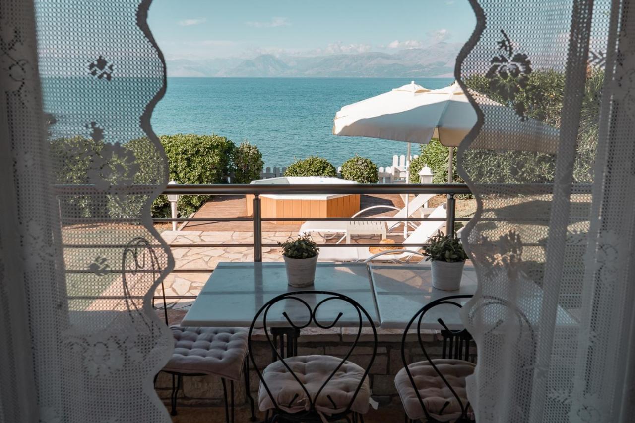 Neptune Sea House - Beachfront Agios Spyridon  Esterno foto